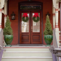 Orchid & Ivy 18-Inch Green Artificial Boxwood Wreath With Red Hanging Ribbon - Outdoor Indoor All-Weather Farmhouse Decor Front Door Wall Hanging Christmas Decoration -Night Christmas Shop 71wcJpfbd 2BL. AC SL1500