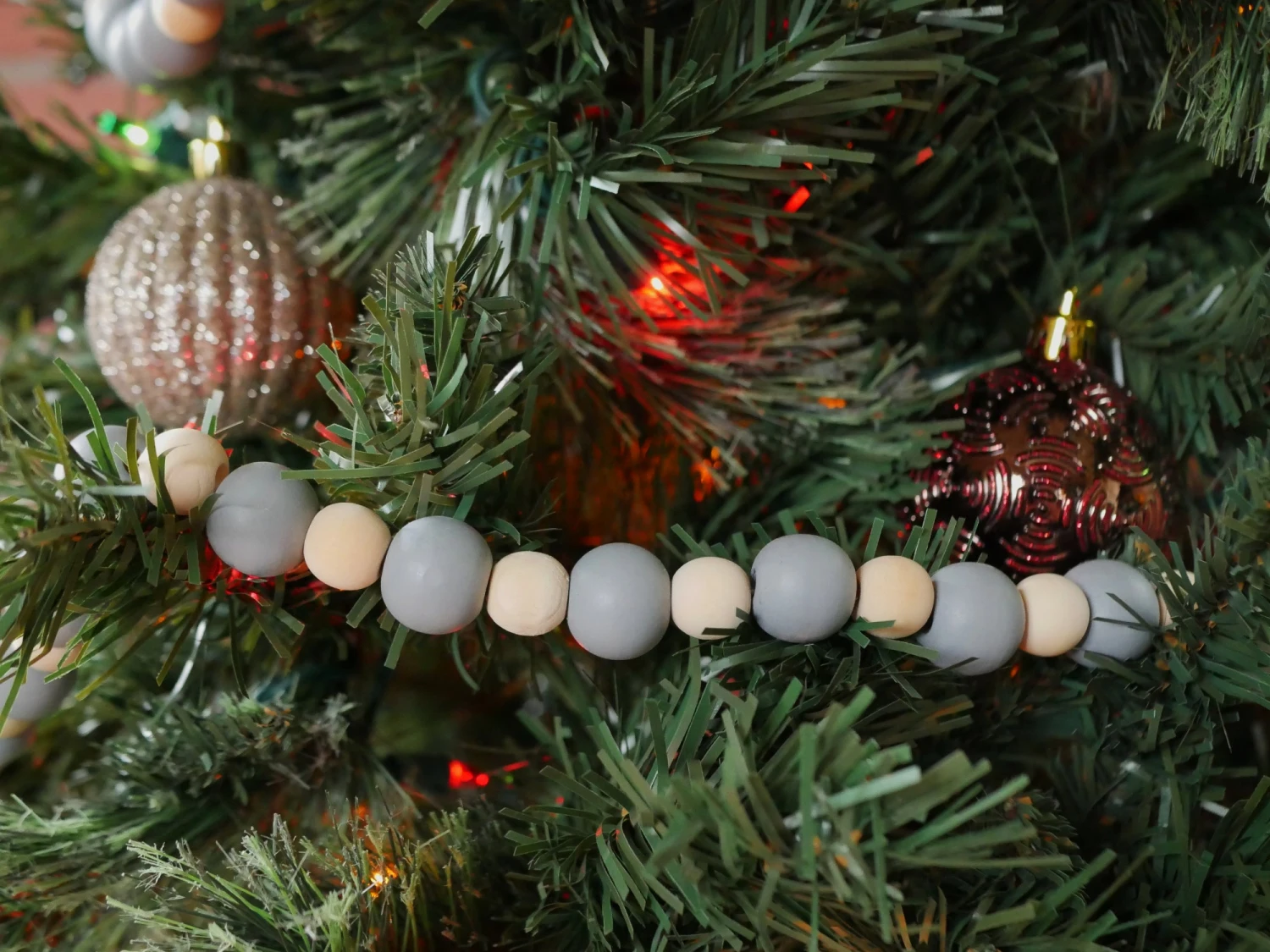 9-Foot Vintage Rustic Gray And Natural Unfinished Wood Bead Garland Christmas Tree Decoration 3 9-Foot Vintage Rustic Gray And Natural Unfinished Wood Bead Garland Christmas Tree Decoration - Image 3