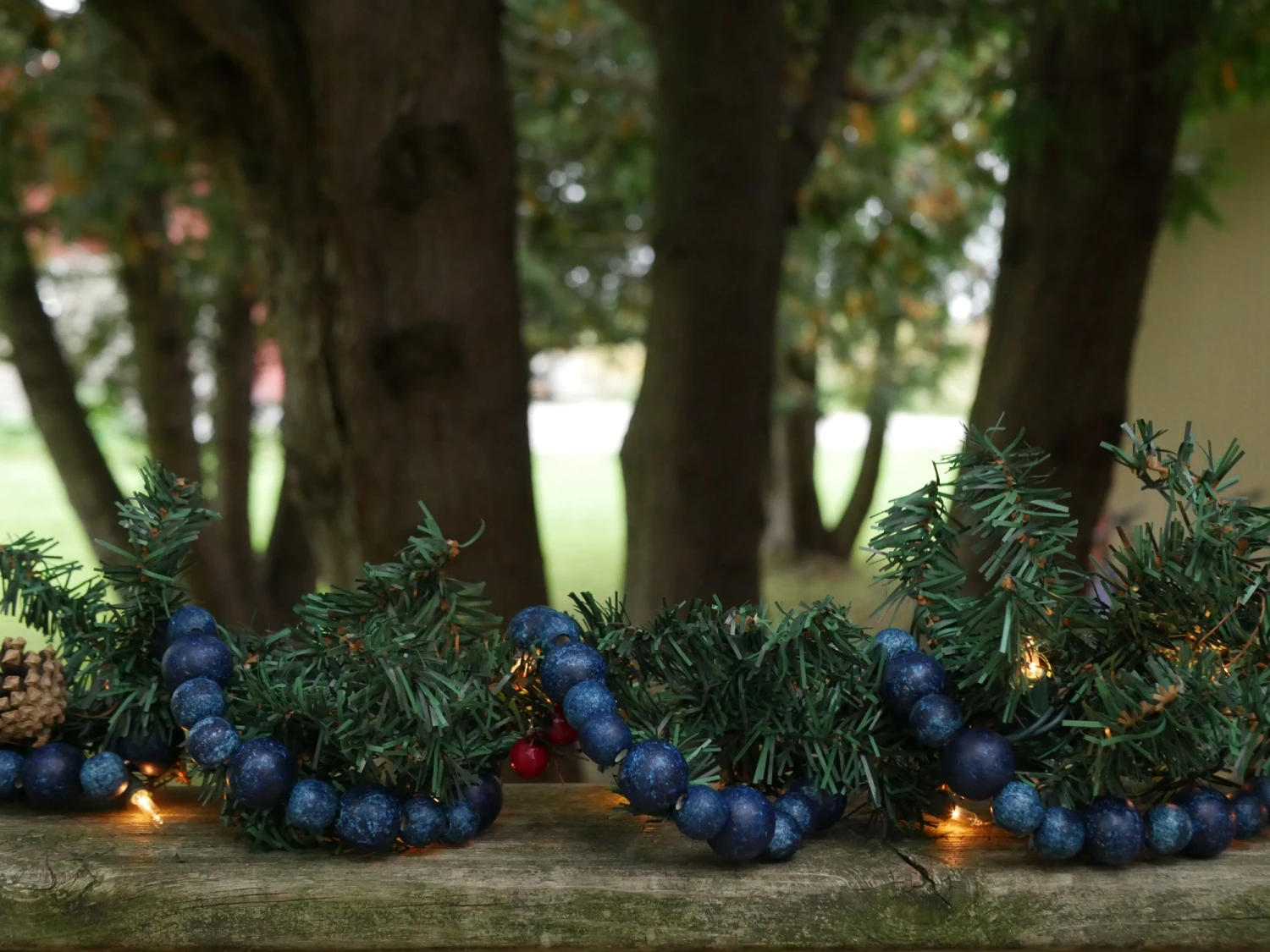 9-Foot Vintage Rustic Stained Dark Navy Blue Matte Wood Bead Garland Christmas Tree Decoration 4 9-Foot Vintage Rustic Stained Dark Navy Blue Matte Wood Bead Garland Christmas Tree Decoration - Image 4